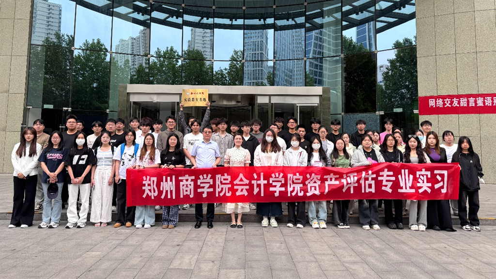 1752044252231777.png 学生合影2_副本.png